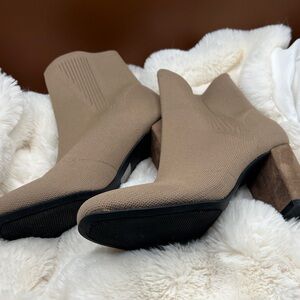 Chic Tan Heeled Boots